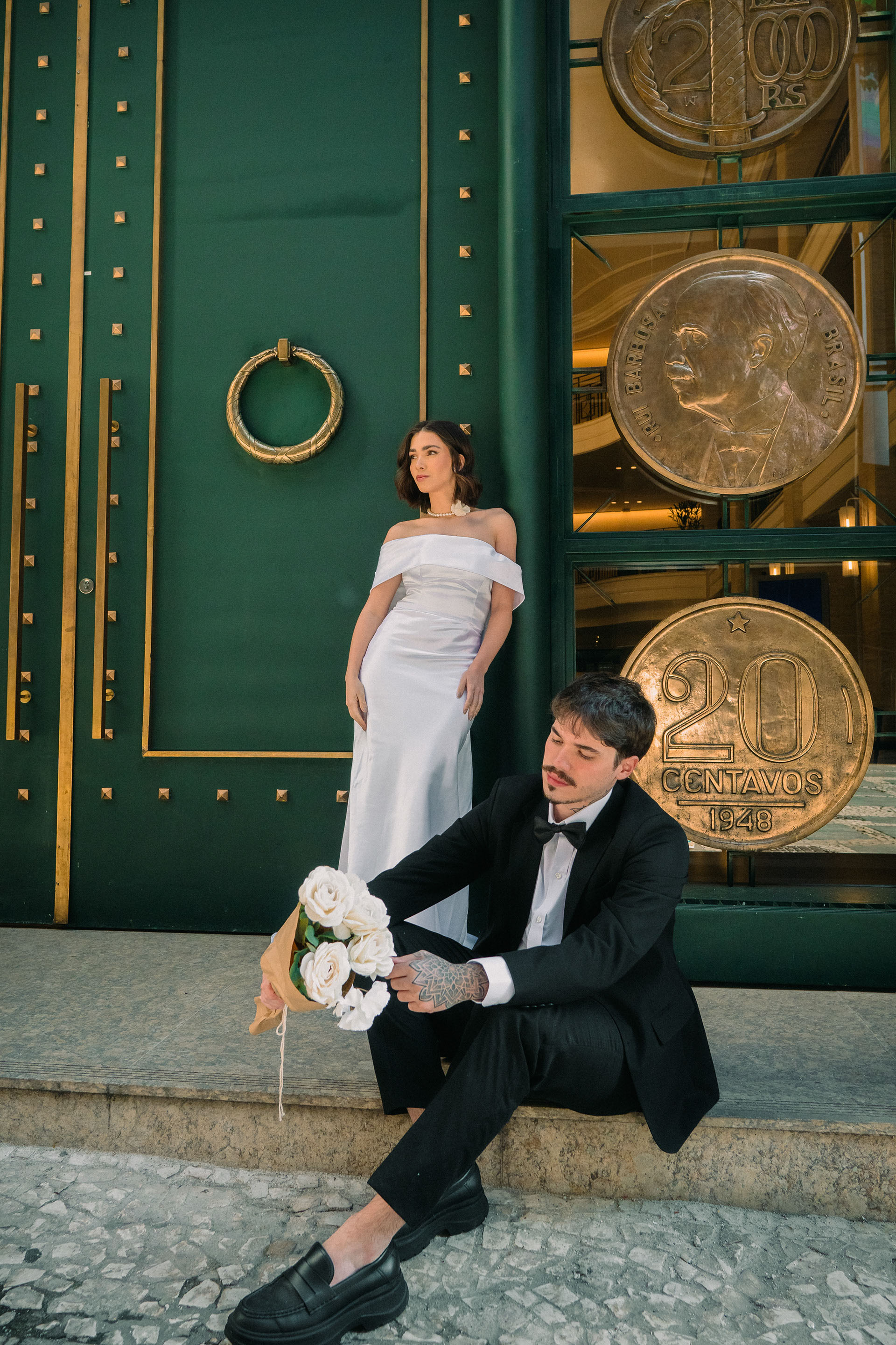 Editorial elegante momento do casal Sthepanie e Matheus em preto e branco