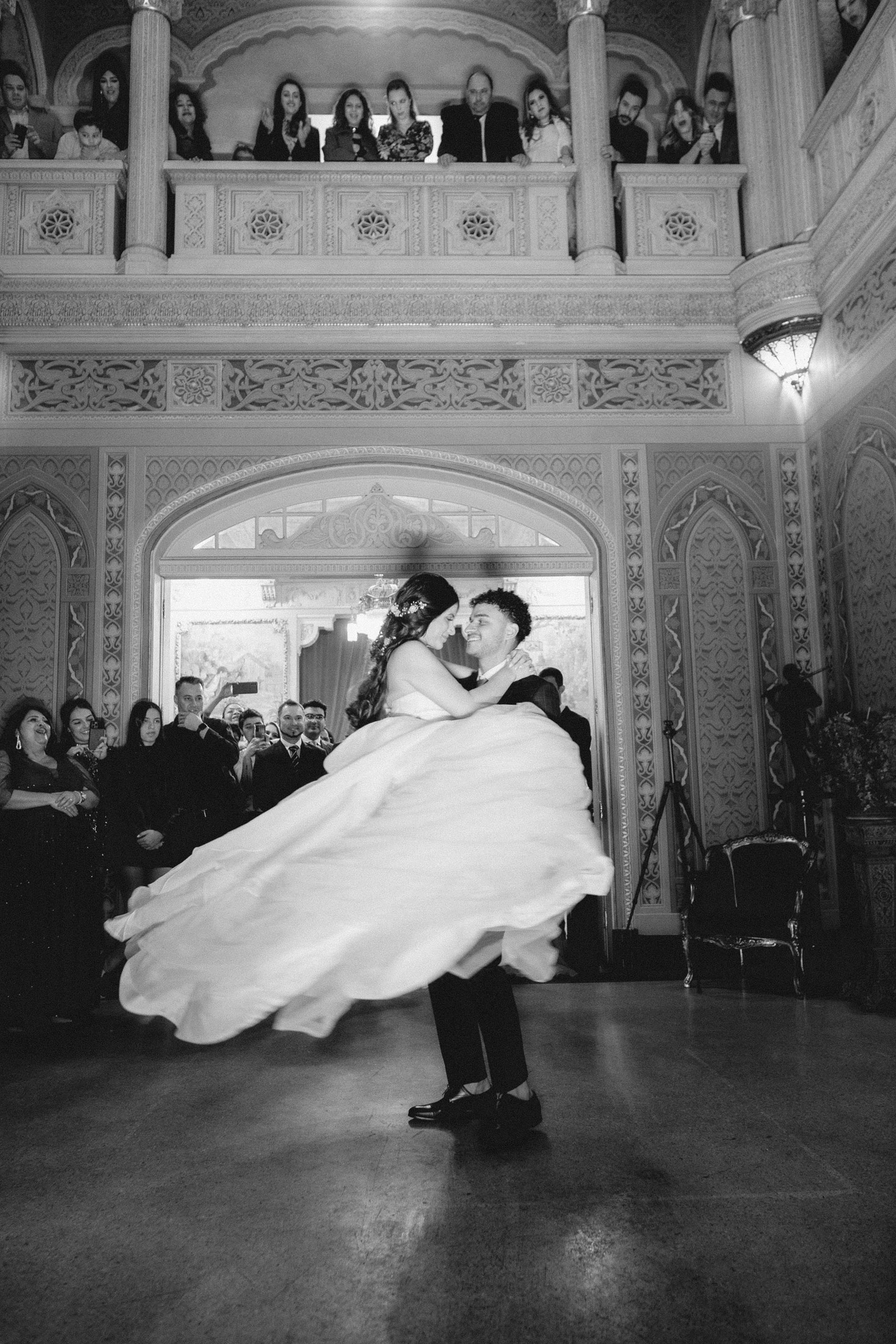 Primeira dança do casal Lael e Camila - preto e branco elegante