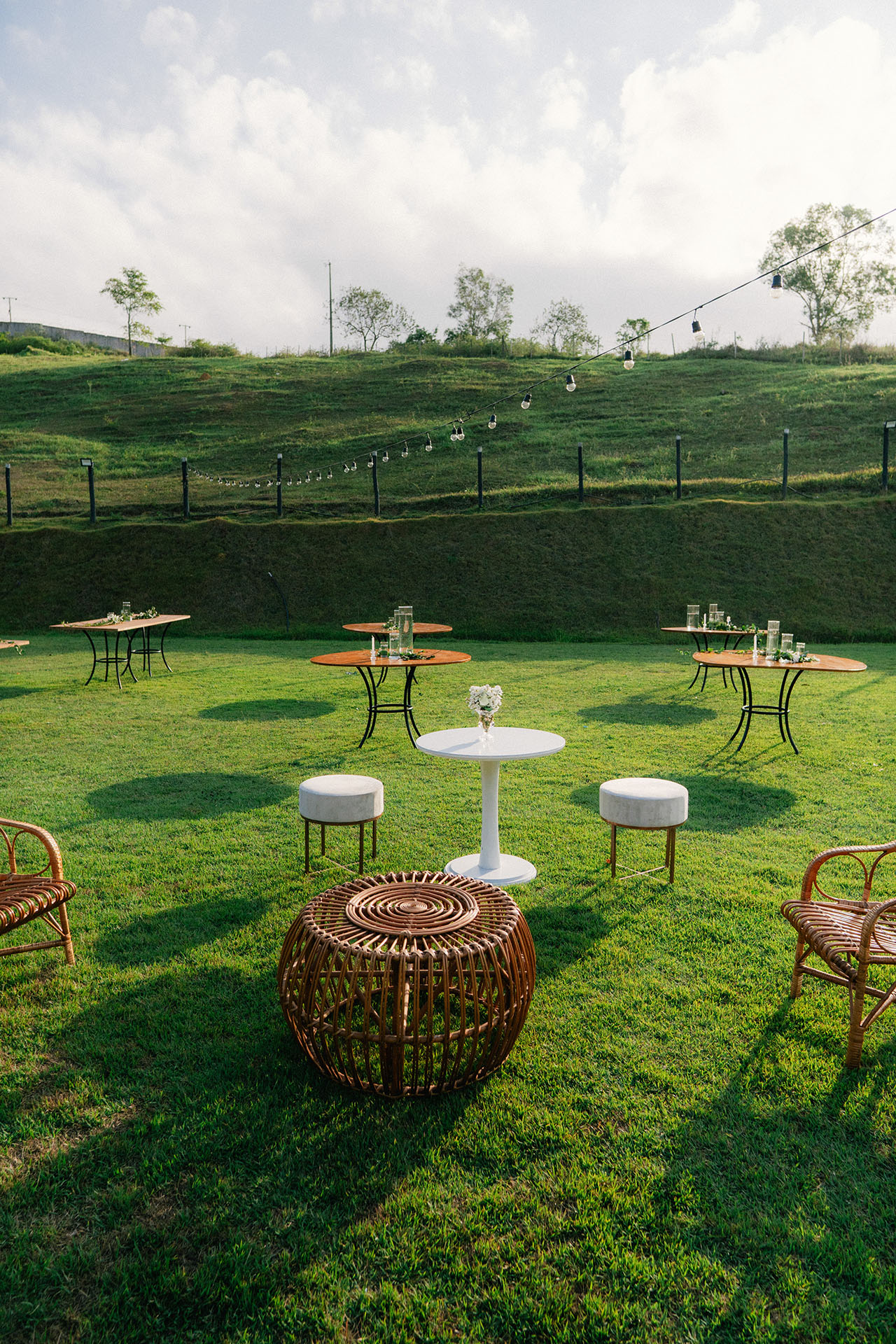 Decoração elegante do jardim para casamento - Hemi & Cesar